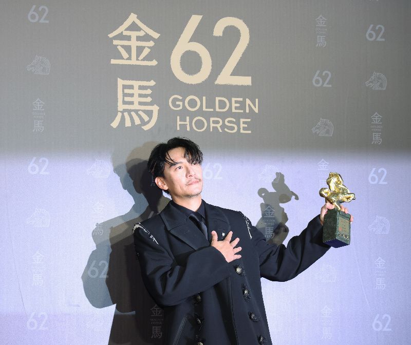 第62屆金馬獎頒獎典禮22日晚間在台北流行音樂中心順利畫下句點，演員張震成功以電影「幸福之路」拿下最佳男主角，2度拿下影帝