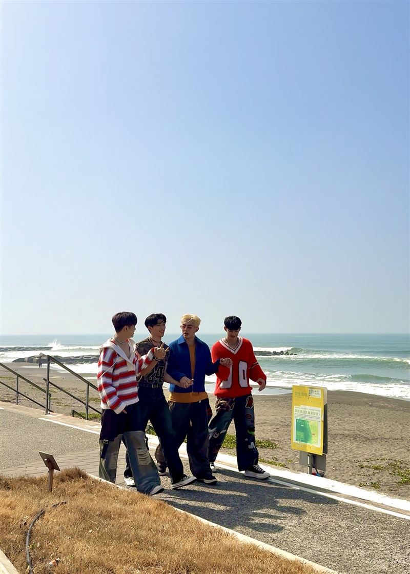 U:NUS〈刷到臉紅紅〉MV特別前往台南取景。（圖／滾石唱片提供）