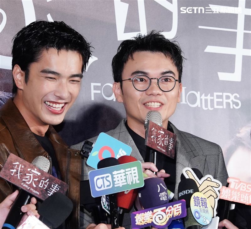 曾敬驊（左）在慶功宴受訪時表示，情緒已經有稍稍恢復。（圖／記者趙于瑩攝影）