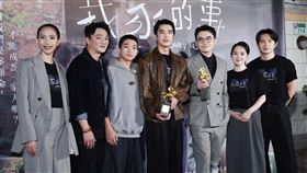 《我家的事》主創團隊出席慶功宴活動，黃珮琪（左起）、藍韋華、朱羿銘、曾敬驊、潘客印、高伊玲、姚淳耀。（圖／記者趙于瑩攝影）