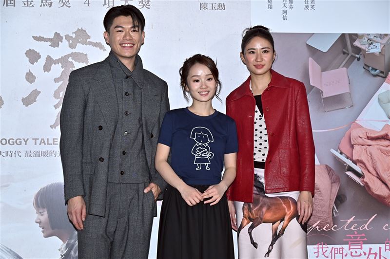 陳玉勳為柯煒林（左）、方郁婷（中）感到遺憾，右為9m88。（圖／記者鄭孟晃攝影）