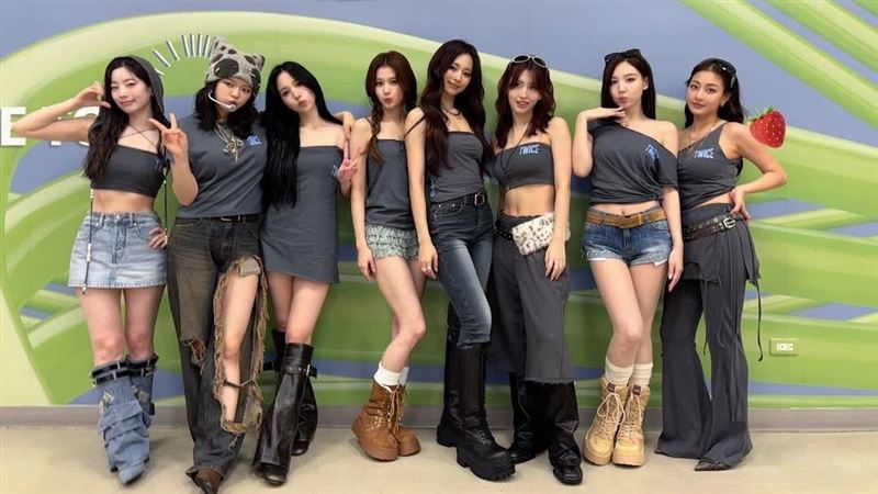 TWICE高清合照來了!藏彩蛋「彩瑛也在」