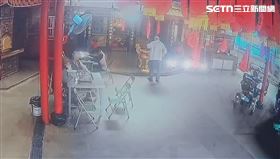 基隆一處宮廟今天上午8時許發生一起疑似氣爆意外。（圖／翻攝畫面）