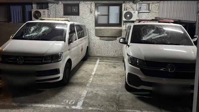 不滿單飛！惡老闆89魂上身砸車逃逸