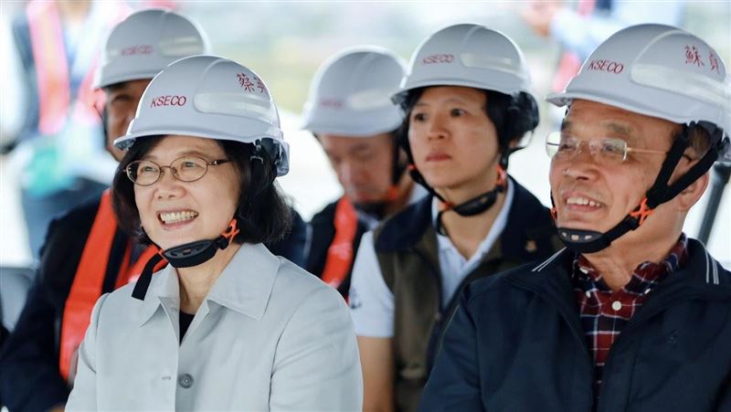 參觀淡江大橋！蔡英文：中央地方合作典範