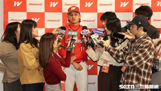 到軟銀鷹參觀球場　徐若熙和王貞治吃晚餐