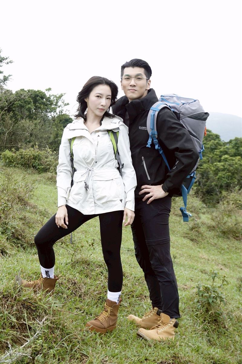 張家瑋咬牙完成「魔鬼一週」，展現不服輸的韌性，感謝與吳政澔（右）相互打氣。（圖／民視提供）