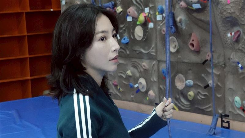 真人版娜美「從零開始」攀岩挑戰人體極限