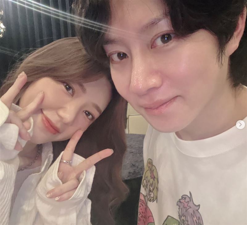 希澈隔11年同框郭雪芙。（圖／翻攝自IG）