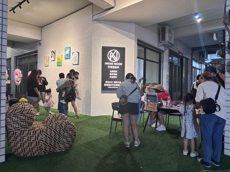 「栖域設計×藝術 新聲實驗室」活動,開幕當日吸引社區民眾共襄盛舉。(圖/栖域設計提供)