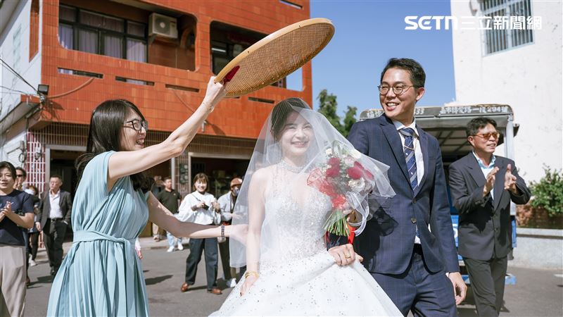 開村內廣播順利闖關 李宗霖婚宴席開百桌