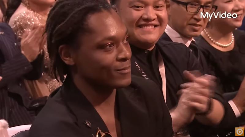 Zenni Corbin隔空示愛。（圖／翻攝myvideo）