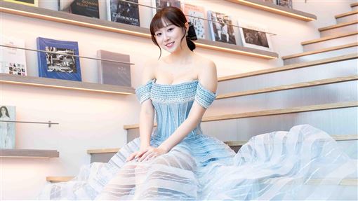 啦啦隊女神透視美腿藏不住！活動擠爆現場