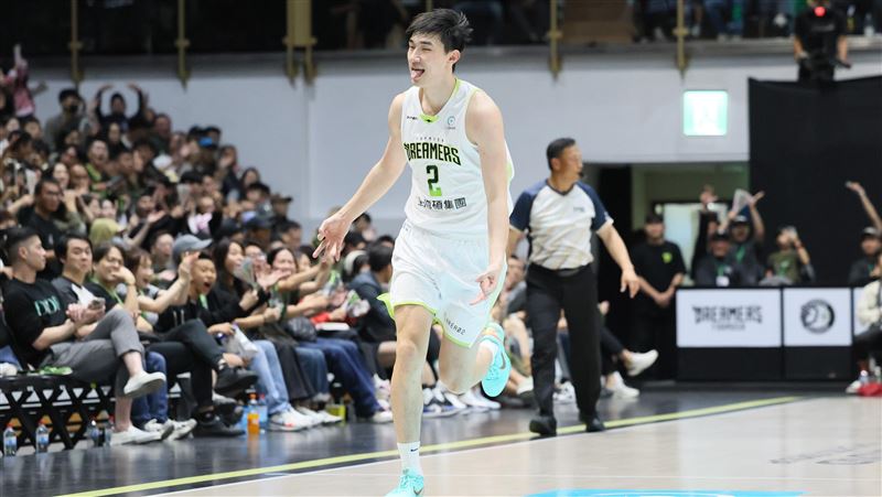 迷你蛋三分雨傾盆　夢想家半場17顆三分球