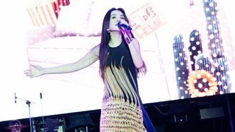 Ella家鄉屏東開唱　親爸坐鎮秒變土地公