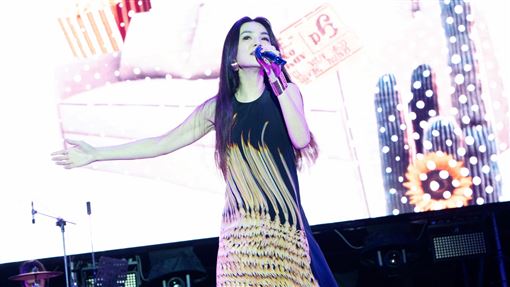 Ella家鄉屏東開唱　親爸坐鎮秒變土地公