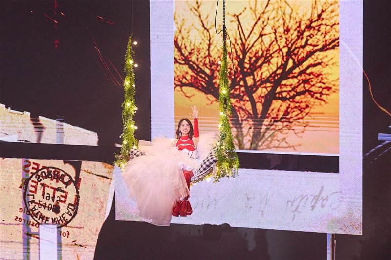 孫淑媚舉辦人生首場大型演唱會「MAY好三十」。（圖／華貴娛樂提供）