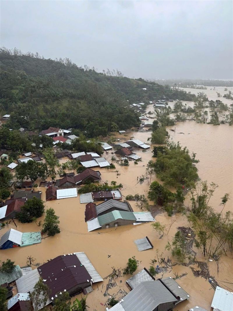 越南洪災增至90死12人失蹤，近13萬戶仍停電。（圖／翻攝自X平台 @ngahpham）