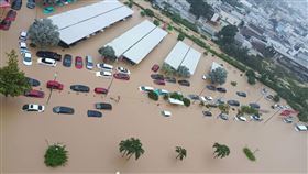 越南中南部遭洪災侵襲，增至55死13失蹤。（圖／翻攝自X平台 @ngahpham）