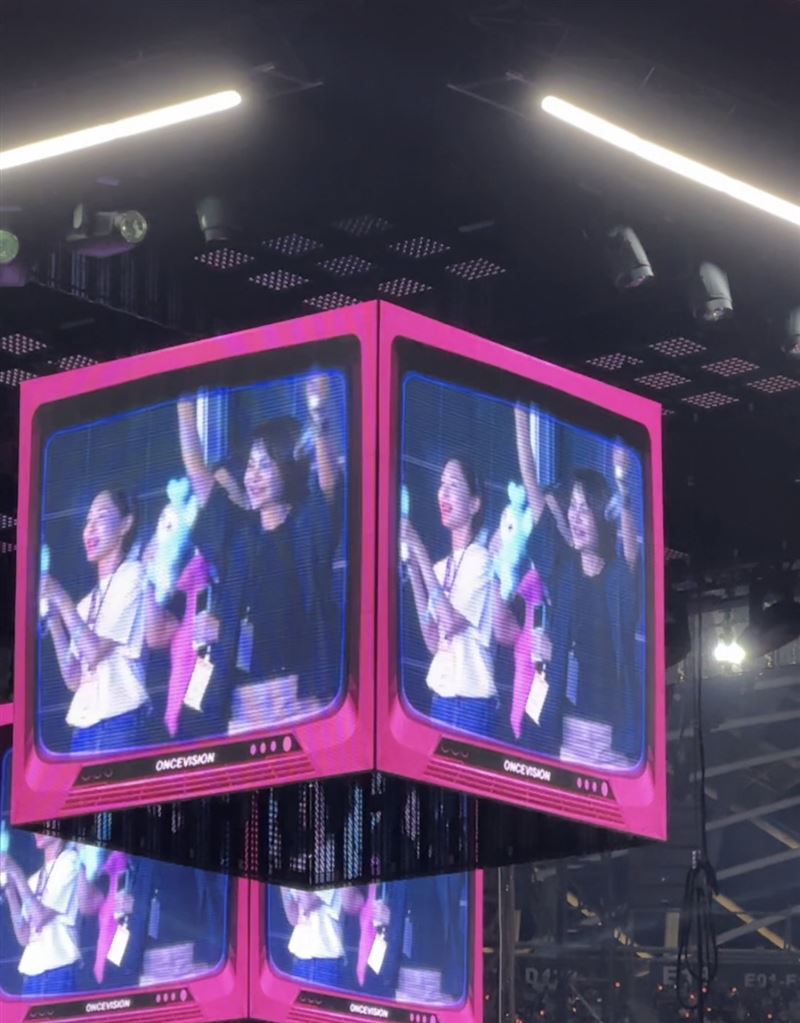 子瑜媽媽開心跳舞，為女兒應援。（圖／讀者提供）