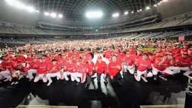 味全龍感謝祭在台北大巨蛋湧進近萬名龍迷。（圖／味全龍提供）