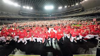 味全龍大巨蛋感謝祭湧萬人　球迷女孩獻技