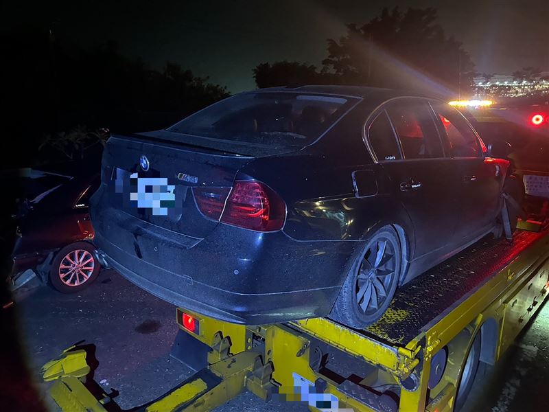 警方目前正在調閱監視器，尋找肇逃的BMW男下落。（圖／翻攝畫面）