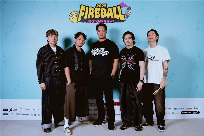 林智勝（中）重返球場，合體滅火器帶來驚喜演出。（圖／夥球擊提供）