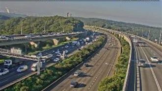 國1高架清晨2起車禍　車流回堵5公里