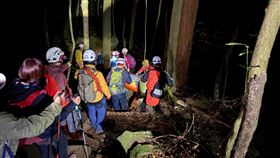 加里山登山客滑落　19消防連夜接力救援（圖／翻攝畫面）