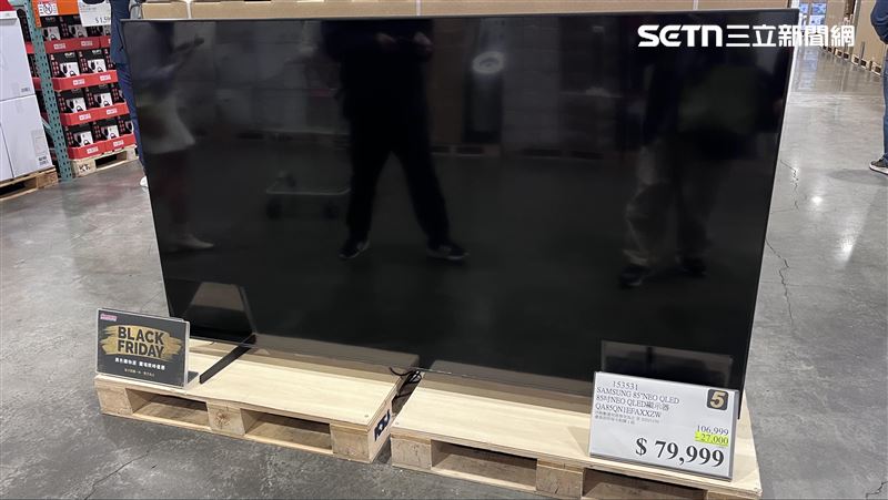 85吋QLED顯示器下殺2.7萬首日最殺。(圖／記者賴俊佑攝影）