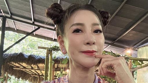 楊繡惠尿急爬後座拿塑膠袋解放　下場悲劇