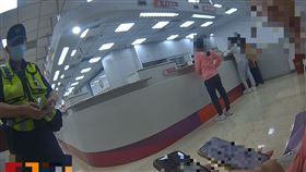 一名婦人遭男網友詐騙，匯款時被警方制止。（圖／翻攝自臺中市政府第一分局官網）
