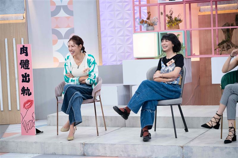 劉伊心（左）竟認可「肉體出軌」，喊「不讓對方知道就好」。（圖／東森提供）