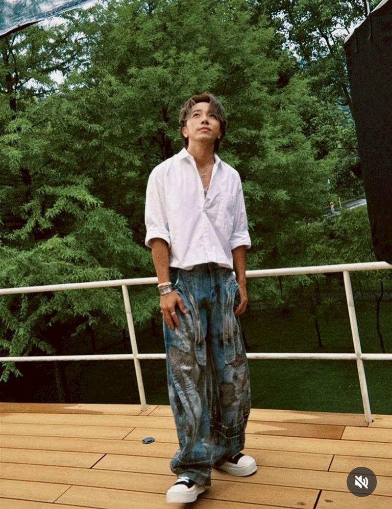 坤達近來陷入閃兵爭議，導致工作停擺。（圖／翻攝自坤達IG）