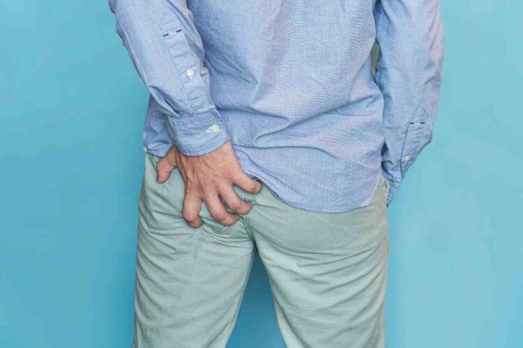 造成肛門搔癢的原因有很多,面對這樣的狀況,除了對症下藥之外,更重要是「不過度清潔」(圖/醫健新聞網提供)