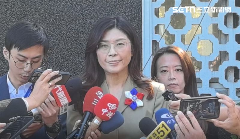 鄭麗文赴慈湖與頭寮陵寢謁陵、向總裁蔣中正及故總統蔣經國致敬。（圖／翻攝畫面）