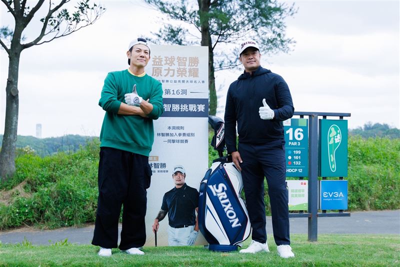 陳志強（左）甜曝與曾智希的生子願望。（圖／台灣原住民族棒球運動發展協會提供）