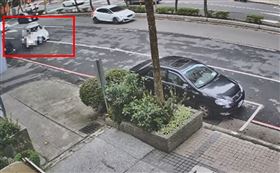 顏曉筠發生車禍撞擊瞬間。（圖／翻攝畫面）