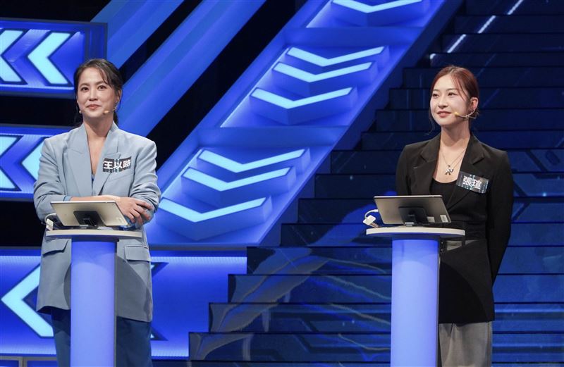 王以路（右）、張瑄上節目答題。（圖／公視提供）