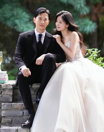 兩人因戲結緣，成為韓國演藝圈新誕生的演員夫妻檔。（圖／翻攝自IG @hadden_lee_）