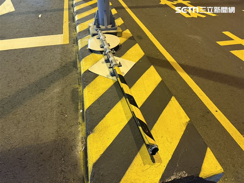 彰化彰南路「行人庇護島」又被撞，半年多來已累計被撞11次。（圖／翻攝畫面）