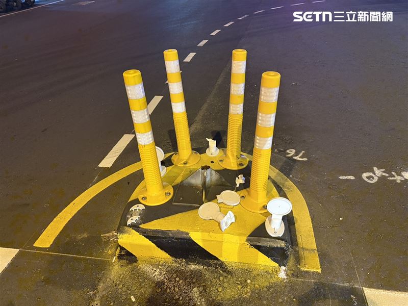 彰化彰南路「行人庇護島」又被撞，半年多來已累計被撞11次。（圖／翻攝畫面）