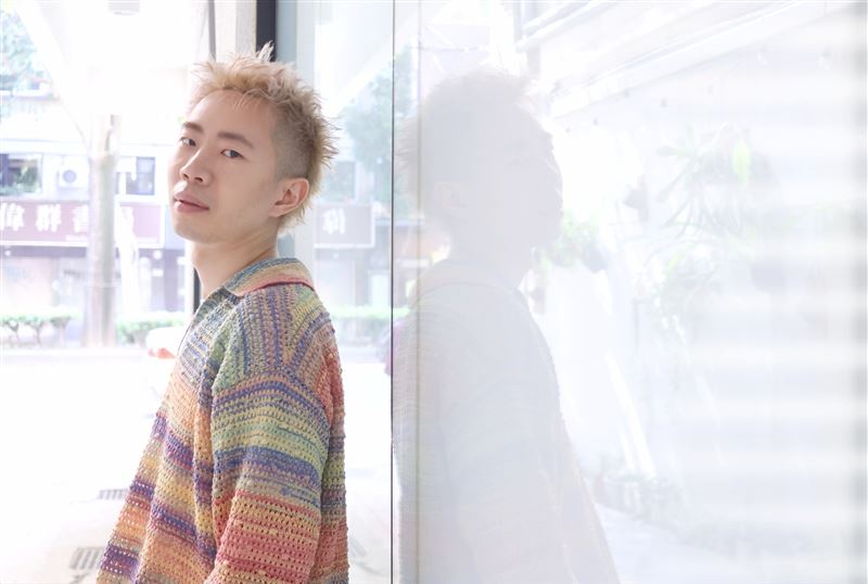 鄭興推出新專輯《尋找鄭先生》，外型、音樂風格都有極大轉變。（圖／記者鄭孟晃攝影）