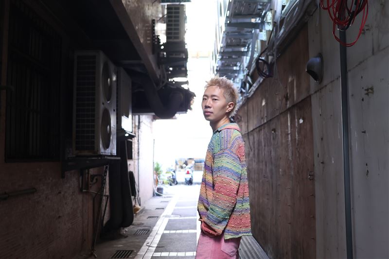 鄭興回憶起遭劈腿往事，坦承內心有種還沒劃下句點的感覺。（圖／記者鄭孟晃攝影）