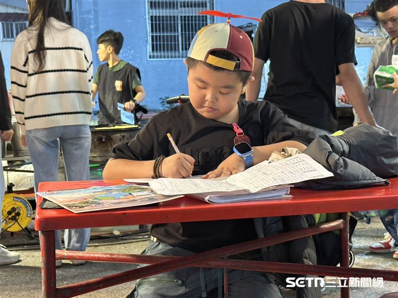 曾太太說，雖然日子過得很辛苦，但她最大的希望就是，多賺點錢讓全家生活好過點，特別是兩個孩子，不希望影響到他們的學習和成長。（圖／記者張雅筑攝）