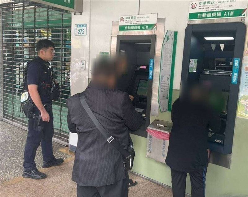 各家銀行作業入帳所需時間不同，且11月24日開放領現，沒有登記，也領得到。（圖／桃園電子報提供）