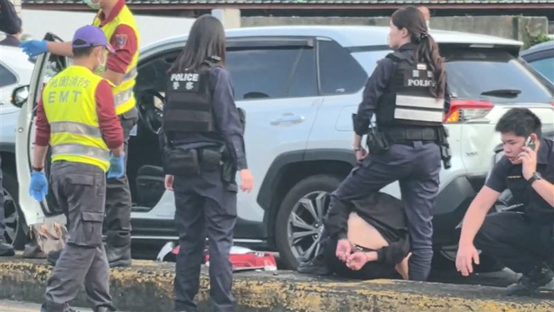 毒犯林女被逮後警方搜索其駕車。（圖／翻攝畫面）