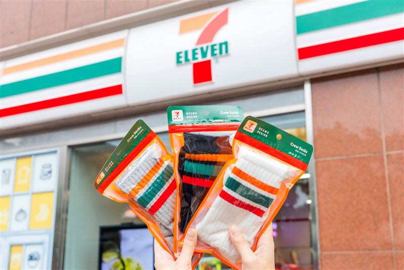 BEAMS x7-ELEVEN聯名系列經典三色中筒襪。（圖／品牌業者提供）