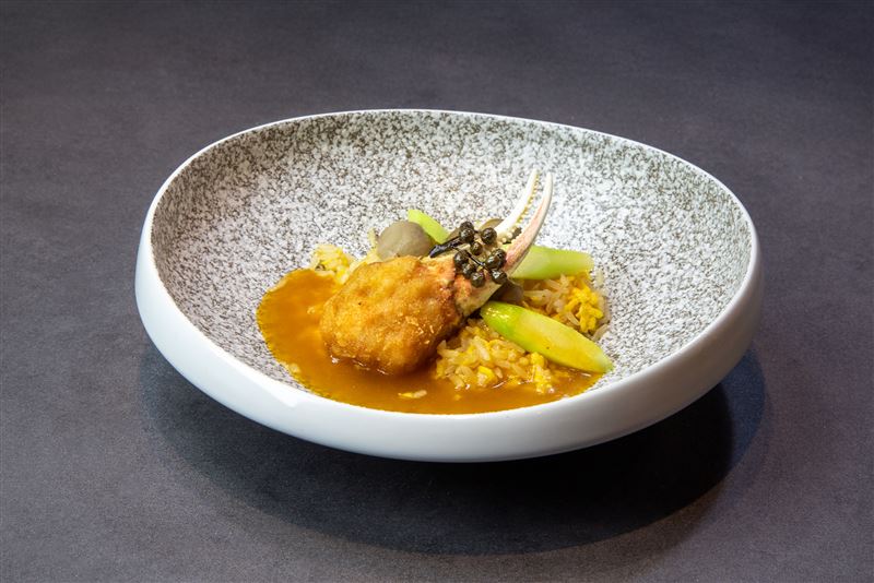 百花蟹鉗香米飯。（圖／品牌業者提供）